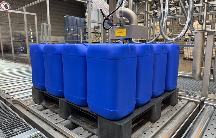 Abfüllanlage für Kanister mit SysTec Wägeterminal IT8000E Abfüllanlage für Kanister mit SysTec Wägeterminal IT8000E